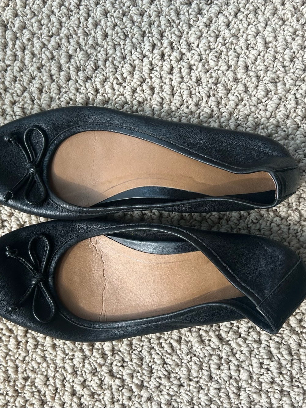 Vionic Black Leather Ballet Flats with Bow Accent